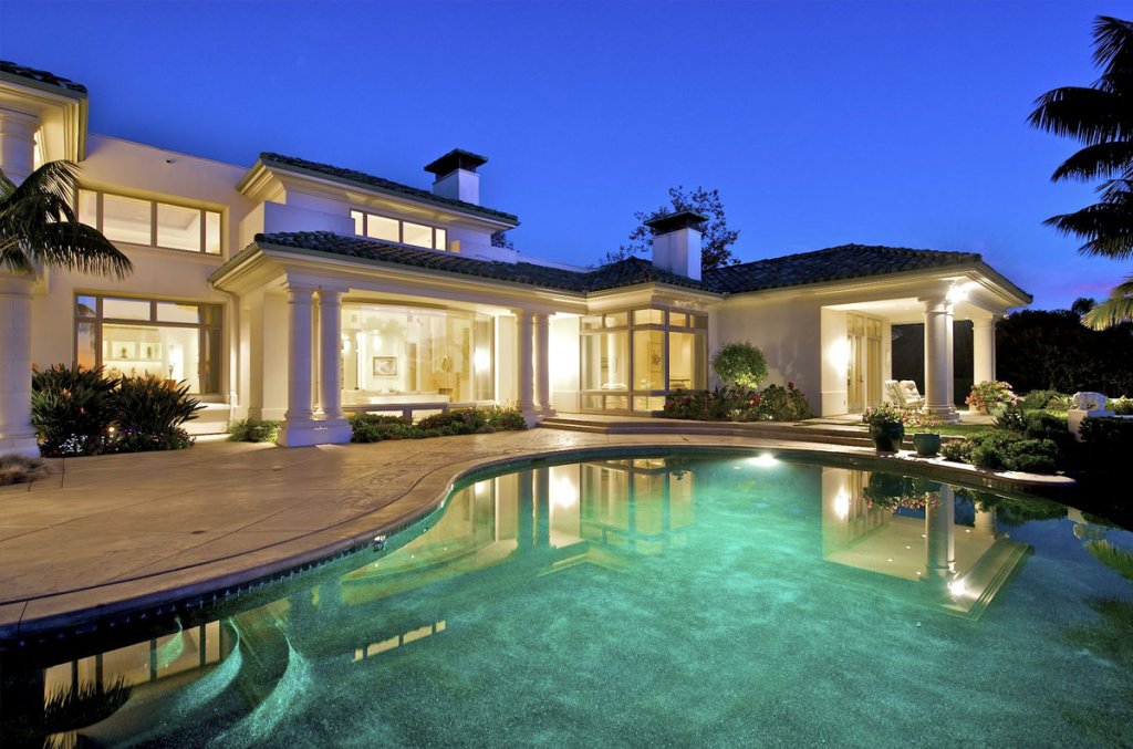 Stylish Spaces: Custom Modern Homes' Evolution